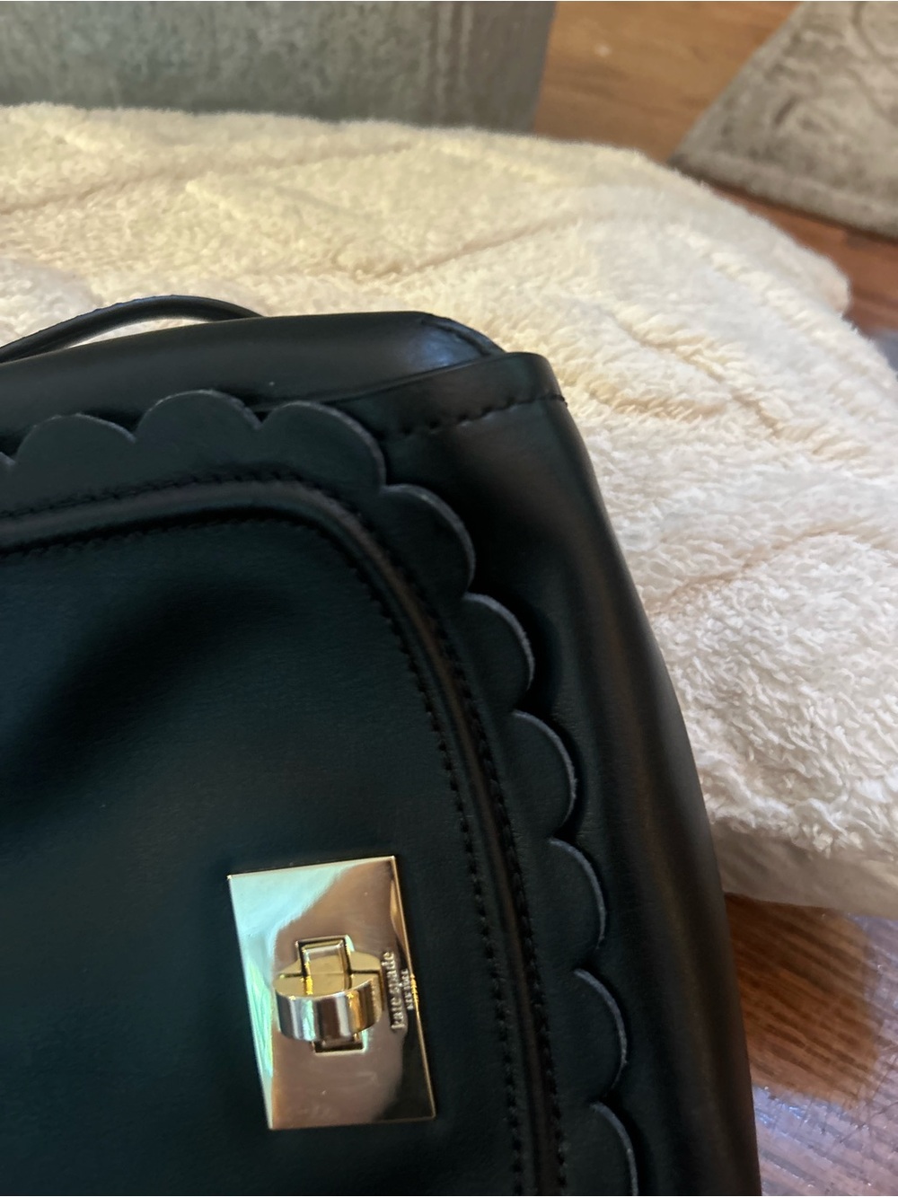 Kate Spade New York Scallop Leather Crossbody Bag Black - Picture 8 of 11